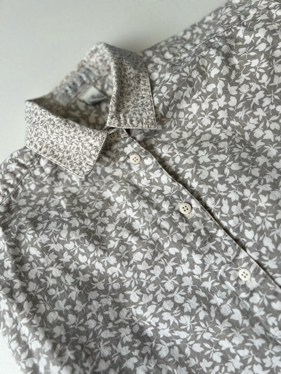 Cambridge Dry Goods Tops - Cambridge Dry Goods Women’s Grey Floral Button-Up Shirt - Size: 8